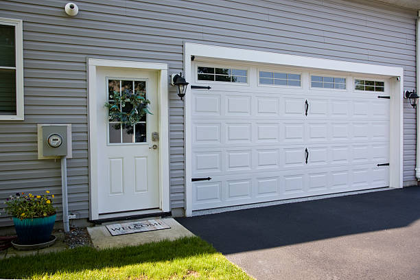 24/7 Emergency Garage Door Panel Replacement experts in Sand Ridge, NY
